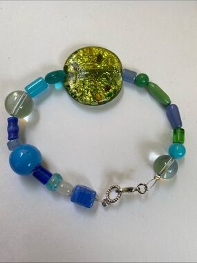 Good Vibes Only lightweight Multi-Color bracelet! Size Large!